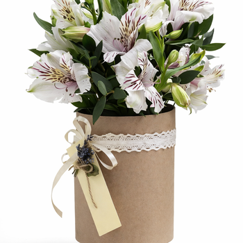 Композиция "Альстромерии в коробочке"