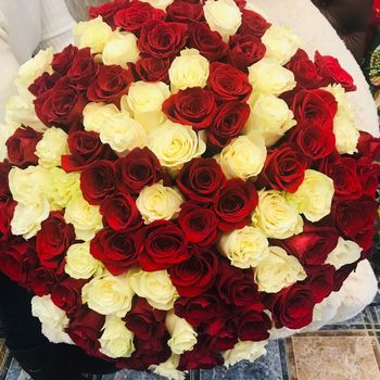 БУКЕТ ИЗ 101 КРАСНОЙ И БЕЛОЙ РОЗЫ
