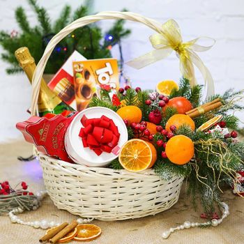 Композиция "Новогодняя корзина"