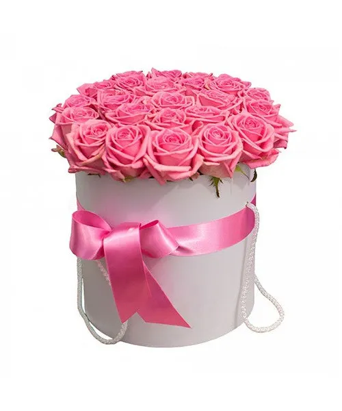 Розы в круглой коробке