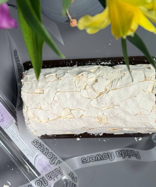 Меренговый рулет с клубникой 620г.