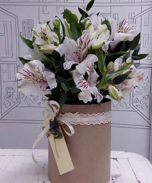 Композиция "Альстромерии в коробочке"