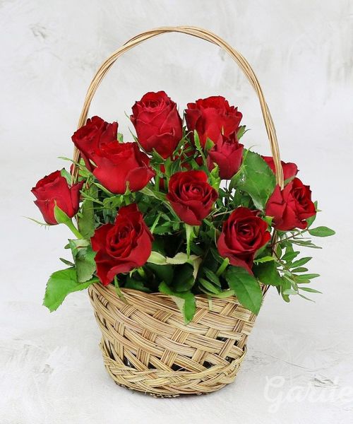 Корзина с розами