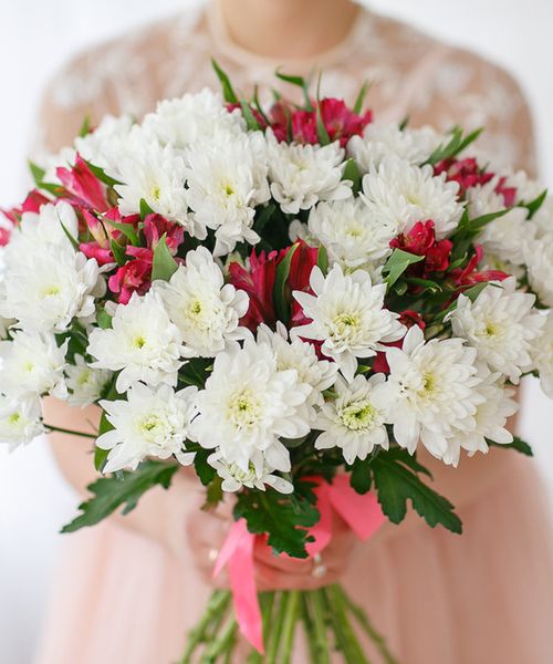 Букет с альстромериями и хризантемами